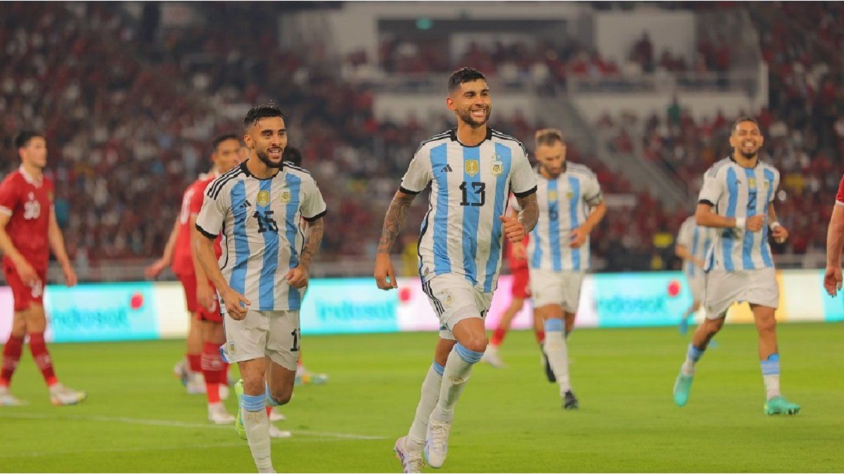 The Argentine National Team beat Indonesia 2-0 in Jakarta, without Messi