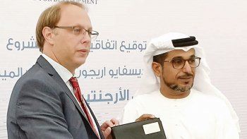 RESPALDO. El ministro Gonzalo Saglione firmó con el Fondo de Abu Dhabi el compromiso para el desembolso de u$s80 millones para avanzar con la segunda etapa del Acueducto Desvío Arijón.
