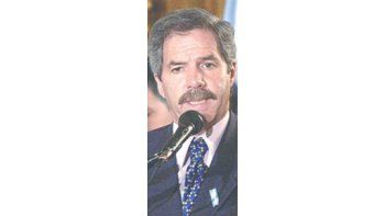 ámbito.com | Felipe Solá estará el viernes con gobernadores kirchneristas, después de faltar a San Vicente cuando Duhalde renunció a la presidencia del PJ.