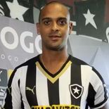 Conmoción en Brasil: murió un exfutbolista de Botafogo tras el derrumbe de un muro durante un fuerte temporal.