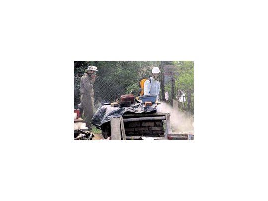 Se intensificanlos trabajos defumigación enlas zonasperiféricas delas distintasprovinciasafectadas por laenfermedad.
