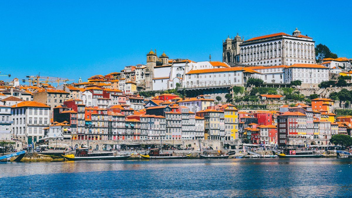 Emigrar a Portugal: facilitan la obtención de visados por la falta de mano  de obra