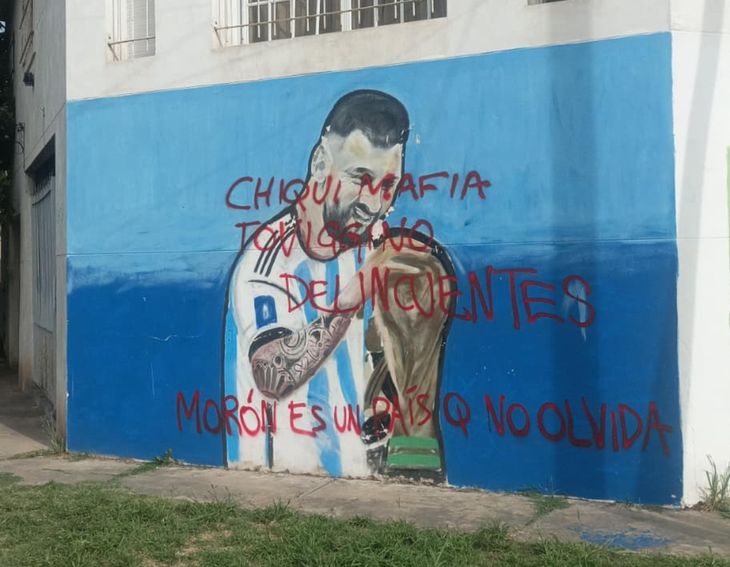 El enojo se disparó tras las polémicas arbitrales y el escándalo en la cancha de Madryn. El enojo se disparó tras las polémicas arbitrales y el escándalo en la cancha de Madryn.