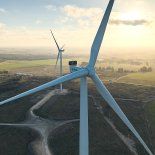 Los 9 aerogeneradores tienen una altura aproximada a 200 metros cada uno, similar a la altura de tres Obeliscos. Los 9 aerogeneradores tienen una altura aproximada a 200 metros cada uno, similar a la altura de tres Obeliscos.