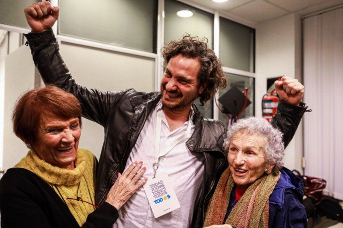 Santiago Cafiero, junto a Taty Almeida y Lita Boitano. 