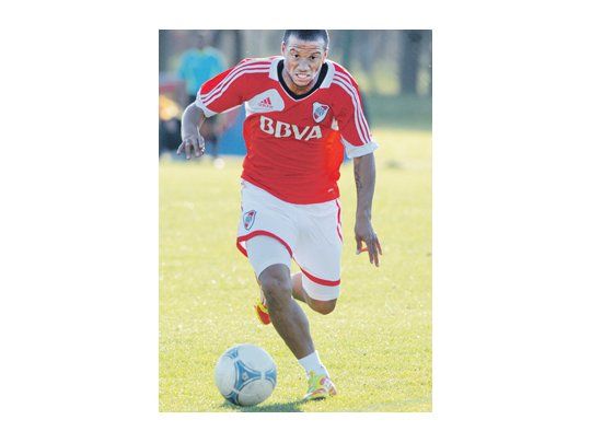 Carlos Sánchez, a pesar que el miércoles falleció su padre, saldrá como titular el domingo ante Godoy Cruz.