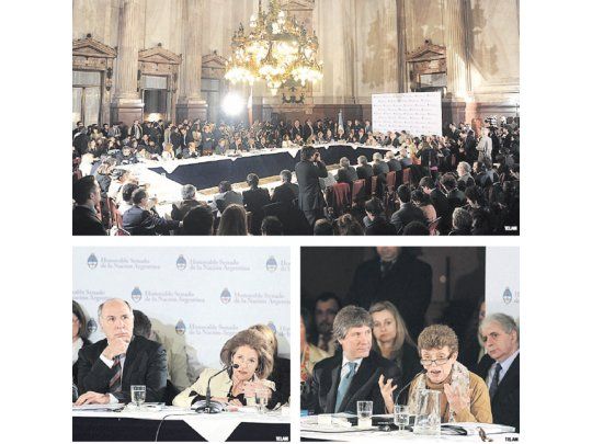 Ricardo Lorenzetti, Elena Highton de Nolasco, Amado Boudou y Aída Kemelmajer de Carlucci, ayer en el Salón Azul del Senado donde comenzó a sesionar la Bicameral de unificación de códigos.