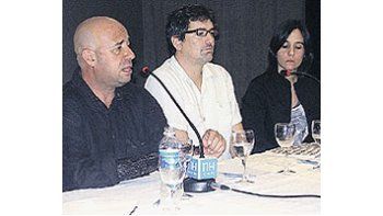 ámbito.com | Literatos ante el público: el mexicano Mario Bellatín y el peruanoSantiago Roncagliolo durante la presentación, ayer,del nuevo Festival Internacional de Literatura de BuenosAires (Filba).
