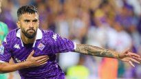 Acá estoy. Nicolás González marcó dos goles para clasificar a Fiorentina a la Conference League.