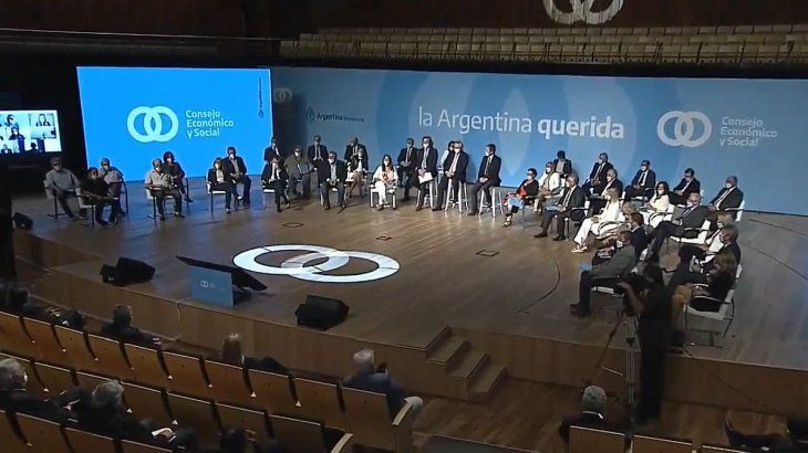 &ldquo;&iquest;Cu&aacute;nto tiempo m&aacute;s seguiremos creyendo que el secreto es dominar al otro en lugar de asociarse?", se pregunt&oacute; Alberto Fern&aacute;ndez durante el lanzamiento del Consejo Econ&oacute;mico y Social.&nbsp;&nbsp;