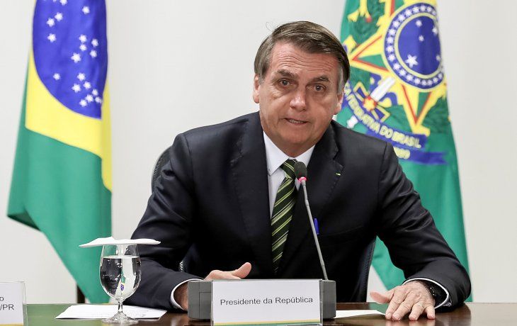 RESPUESTA. Además de sus comentarios a la prensa, el presidente Jair Bolsonaro también reaccióno en su cuenta de Twitter. Acompañó sus dichos con una foto de la asunción de 2014 de Michelle Bachelet en la que está acompañada por Cristina Kirchner y Dilma Rousseff.&nbsp;