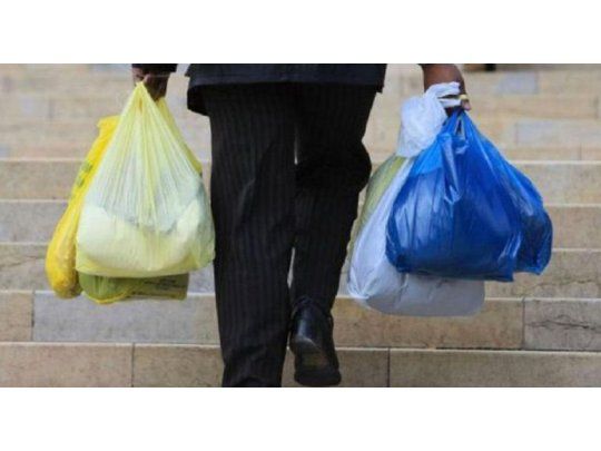 A dos años de la prohibición de las bolsas de plástico, el sector perdió casi 10.000 empleos