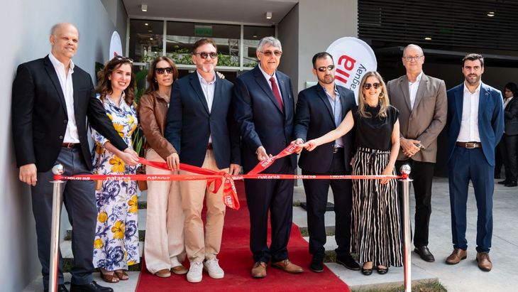Corte cintas n85: Giovanni Masulli y esposa, Alejandro Domínguez y esposa, Jaime Garbarsky (Presidente Grupo Ecipsa), Diego Prieto y esposa, Carlos Wenz (Director de Salum&Wenz – constructora de N85) y Juan Pablo Mena. Corte cintas n85: Giovanni Masulli y esposa, Alejandro Domínguez y esposa, Jaime Garbarsky (Presidente Grupo Ecipsa), Diego Prieto y esposa, Carlos Wenz (Director de Salum&Wenz – constructora de N85) y Juan Pablo Mena.