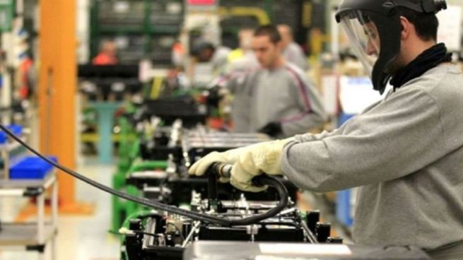 Casi 100.000 puestos de trabajo privados se han esfumado desde diciembre de 2023, con la construcción y la industria como los rubros más castigados.Se cierra a razón de 30/40 pymes por día.