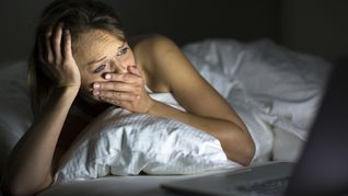 Llorar durante una película suele relacionarse con una mayor capacidad para involucrarse con las emociones ajenas. Llorar durante una película suele relacionarse con una mayor capacidad para involucrarse con las emociones ajenas.