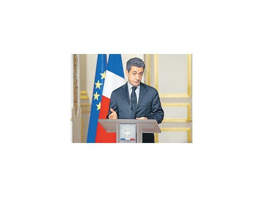 Nicolas Sarkozy reaccionó a los datos inquietantes que le dejaron las últimas encuestas y salió ayer a anunciar una ofensiva contra el desempleo, que alcanzó su nivel más alto en doce años. La ultranacionalista Marine Le Pen le pisa los talones y podría dejarlo fuera del balotaje.