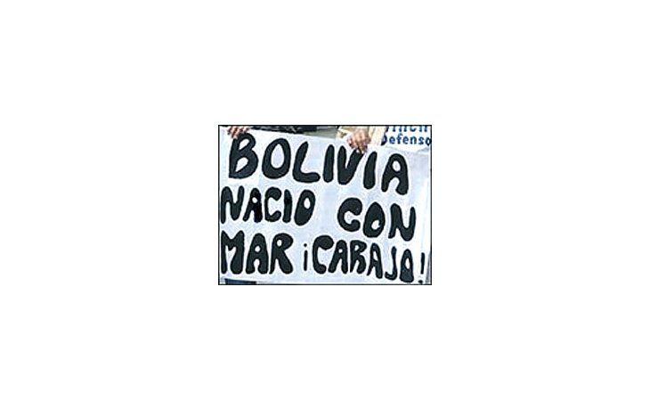 ámbito.com | Carteles comunes durante décadas enparedes de ciudades de Bolivia sin resultados.En cambio la estrategia hoysería «gas por mar».