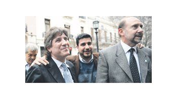 El ministro de Economía y candidato a vicepresidente de Cristina de Kirchner, Amado Boudou, se mostró ayer en Santa Fe con la cabeza de lista del Frente para la Victoria provincial, Omar Perotti.