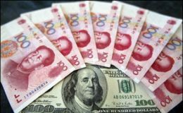 El yuan y el dólar.
