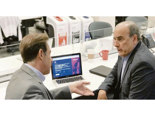 Inversión. El presidente de Wanap, Guillermo Francos, y el gerente general, Juan Ozcoidi, prometen una inversión de u$s22 millones.