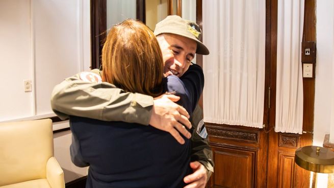 La senadora Patricia Bullrich recibió en su despacho al gendarme liberado el fin de semana de su detención en Venezuela.&nbsp;
