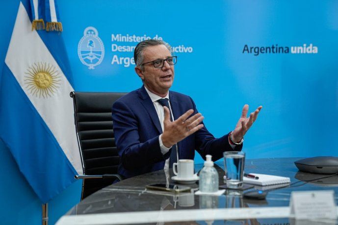 Del encuentro (que se realizó por videoconferencia) participaron el secretario de Industria, Economía del Conocimiento y Gestión Comercial Externa, Ariel Schale; la subsecretaria de Economía del Conocimiento, María Apólito; el gobernador de Tierra del Fuego, Gustavo Melella; y el VP Ejecutivo de Asuntos Corporativos y Co-fundador de Globant, Néstor Nocetti.