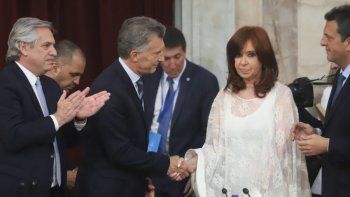 el ironico tuit de cristina contra macri: no se si reir o llorar