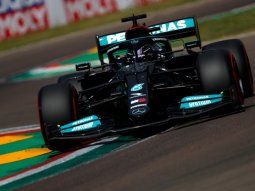 Hamilton logró la 99na pole de su carrera en la Fórmula 1 en el GP de Emilia Romagna.