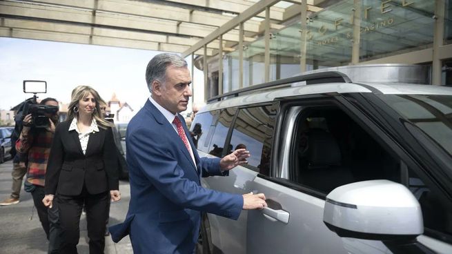 Yamandú Orsi no era funcionario público cuando compró la camioneta, aseguró Jorge Díaz.