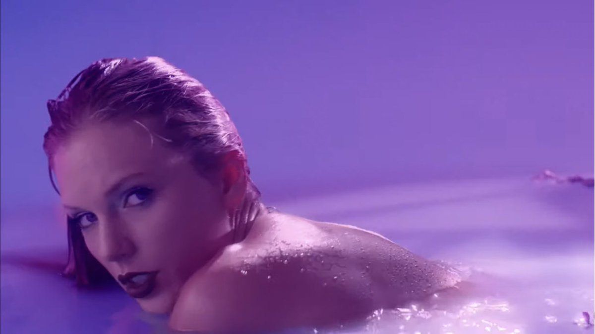 Taylor Swift presented the video for her song “Lavender haze”
