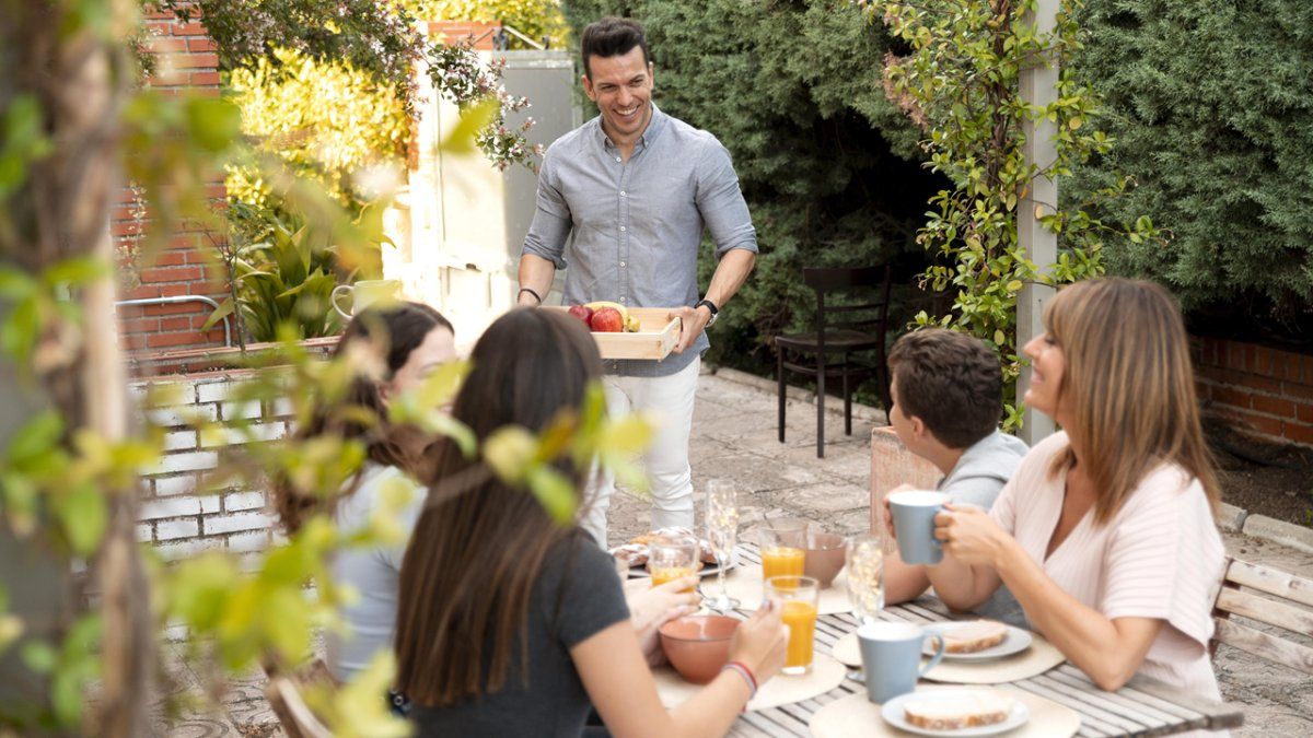 Cuánto salen los juegos de mesas y sillas de jardín en el verano 2026: precios y modelos