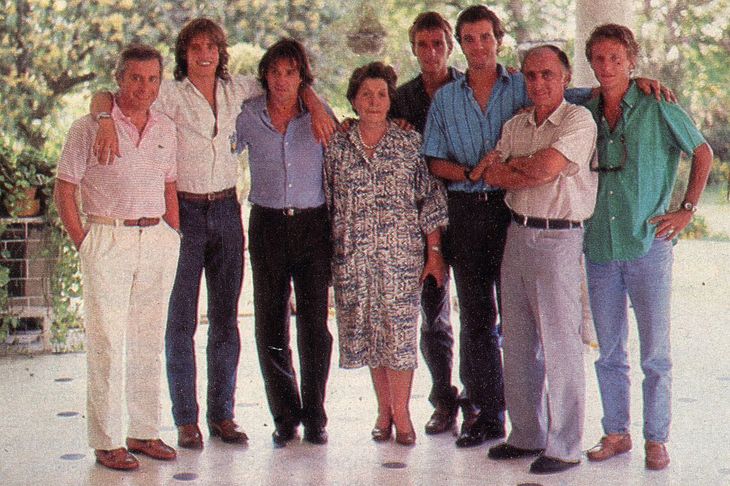 The Argentine Davis Cup team with Teresa Flouret, national ambassador in India. The Argentine Davis Cup team with Teresa Flouret, national ambassador in India.