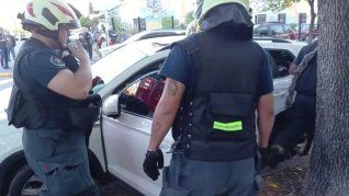 Bomberos de la Ciudad rescataron a un bebé que había quedado atrapado en un auto