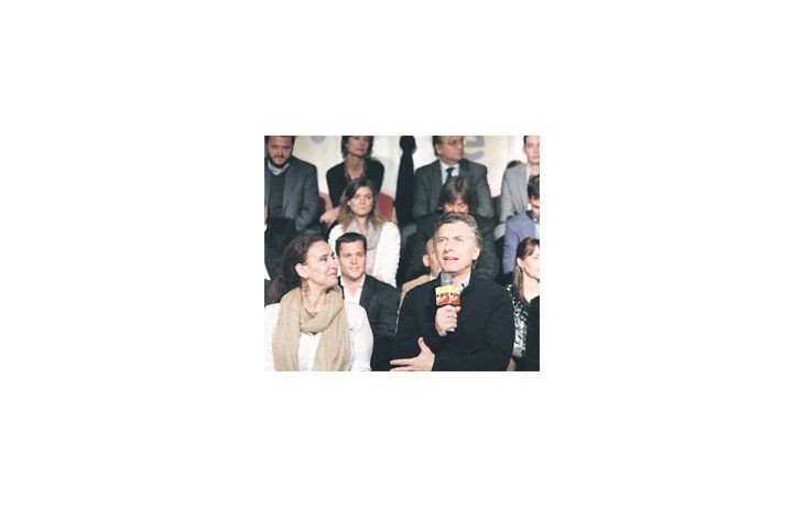 ámbito.com | La candidata a senadora del PRO, Gabriela Michetti junto a Mauricio Macri, ayer en el acto de presentación de los postulantes  a legisladores porteños.