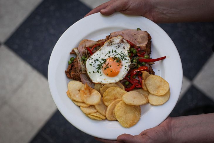 Dirección: Juan María Gutiérrez 3926, Palermo. Dirección: Juan María Gutiérrez 3926, Palermo.