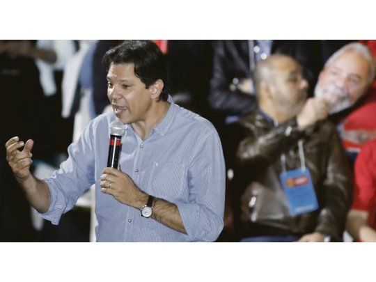 Figuras de recambio. Fernando Haddad es el número dos de la fórmula del PT, pero podría convertirse en candidato presidencial si Lula queda fuera de carrera por sus problemas judiciales. En tal caso, la comunista Manuela D’Avila podría acompañarlo.