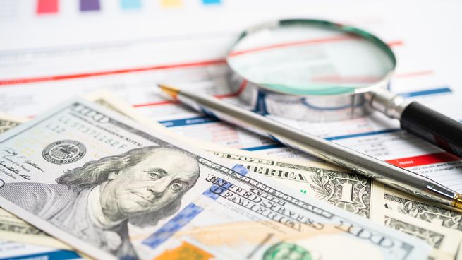 El país cerró 2025 con inflación controlada y un fuerte encarecimiento en dólares.