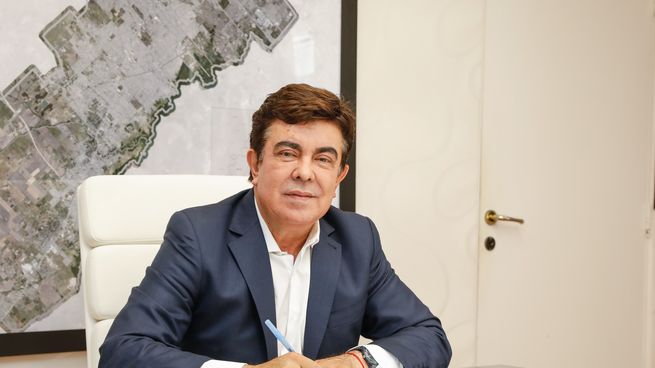 Fernando Espinoza otorgó un aumento del 15% para empleados públicos.