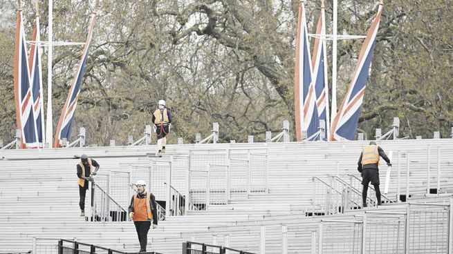 Preparativos. Inglaterra ya está armando todo para el nuevo rey, donde acudirán unos 2.000 invitados, en una ceremonia adaptada al nuevo siglo.