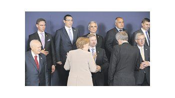 Ayer comenzó la cumbre europea y todas las expectativas se centran en que la canciller alemana Angela Merkel ceda y apruebe medidas para que España e Italia puedan colocar deuda.