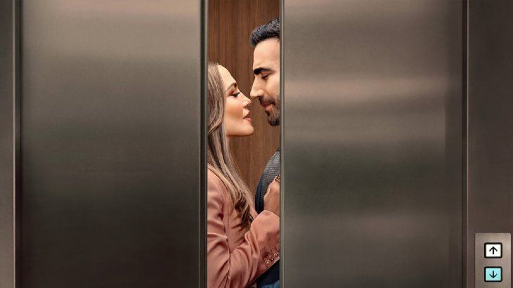 Jennifer Lopez y Brett Goldstein protagonizan esta divertida película, disponible en Netflix Jennifer Lopez y Brett Goldstein protagonizan esta divertida película, disponible en Netflix