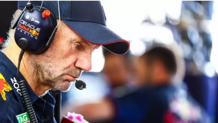 La escudería británica Aston Martin estaría detrás de conseguir la incorporación de Adrian Newey, uno de los mejores ingenieros de la Fórmula 1, desde hace dos decadas en Red Bull. La escudería británica Aston Martin estaría detrás de conseguir la incorporación de Adrian Newey, uno de los mejores ingenieros de la Fórmula 1, desde hace dos decadas en Red Bull.