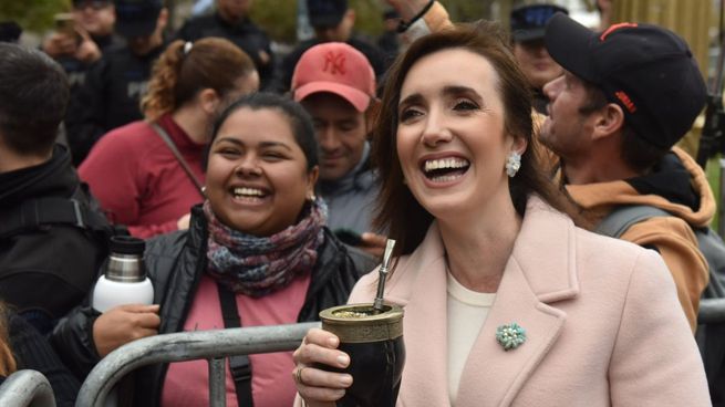 La vicepresidenta Victoria Villarruel, quedó a cargo del Ejecutivo.