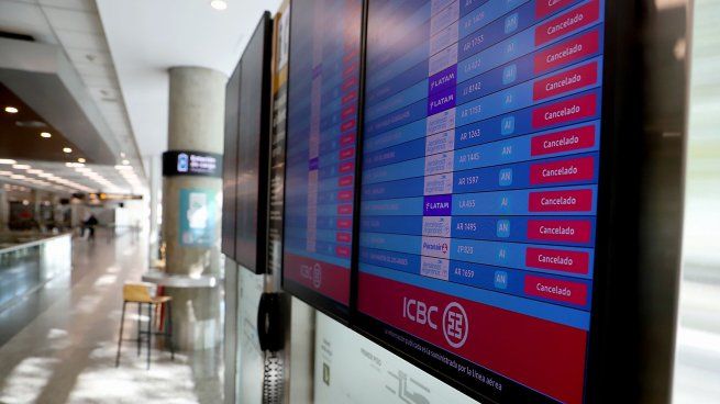 El acuerdo fue aprobado por amplia mayoría en una asamblea de más de 700 trabajadores de EANA y permitió desactivar las medidas de fuerza que amenazaban el normal funcionamiento de los vuelos.