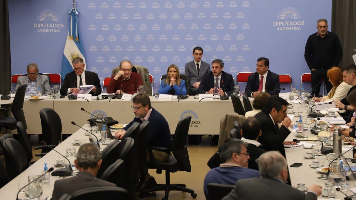 Deputies called to debate the separata on Wednesday in committee