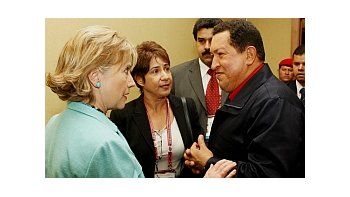 El presidente venezolano dijo que la secretaria de Estado de EEUU, Hillary Clinton, debería renunciar por la filtración de cables diplomáticos
