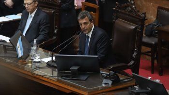 los mercados esperan medidas de massa para controlar el gasto publico