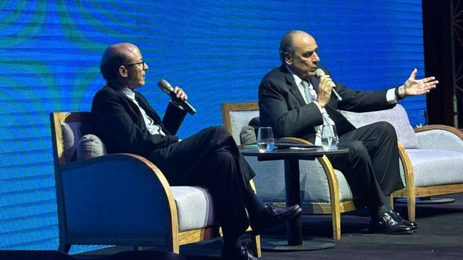 Guillero Francos participó de un Foro Económico en Tucumán. 