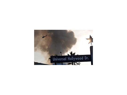 Un incendio consumió parte de los estudios Universal en California