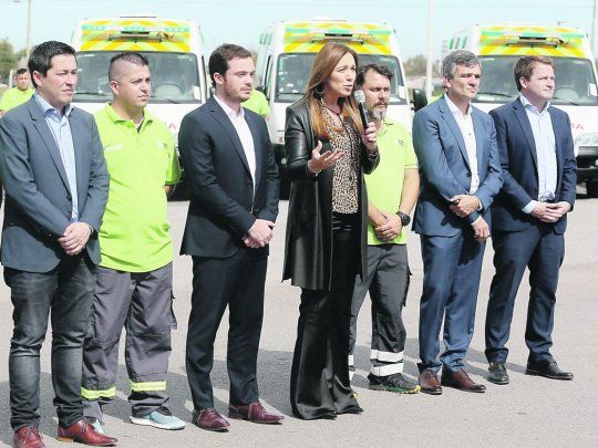 plan. Vidal, ayer durante el anuncio junto al titular de la cartera de Salud, Andrés Sacarsi, y los intendentes Juan Zabaleta (Hurlingham) y Leonardo Nardini (Malvinas).
